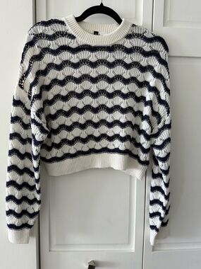 H&M Divided Cream Navy Blue Chevron Open Knit Cropped Sweater Size S Nautical